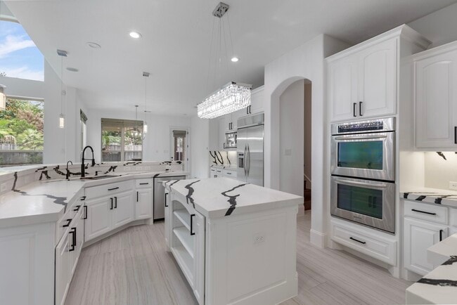 Photo - 18 Player Vista Pl