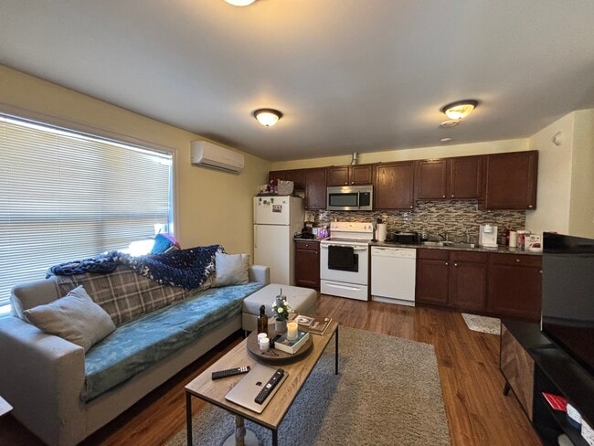 Building Photo - 2 Bedroom Apartment for Rent Unit 1