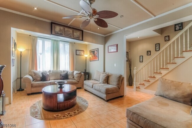 Photo - 254 Madison Ave