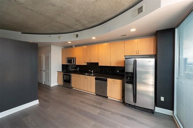 Photo - 400 W Peachtree St NW Unit 2310