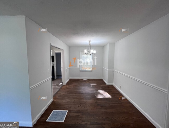 Photo - 413 Hilltop Cir