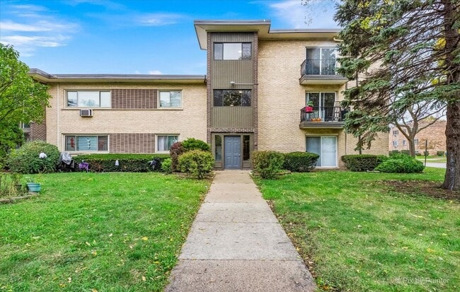 Building Photo - 1100 N Wheeling Rd Unit 2A
