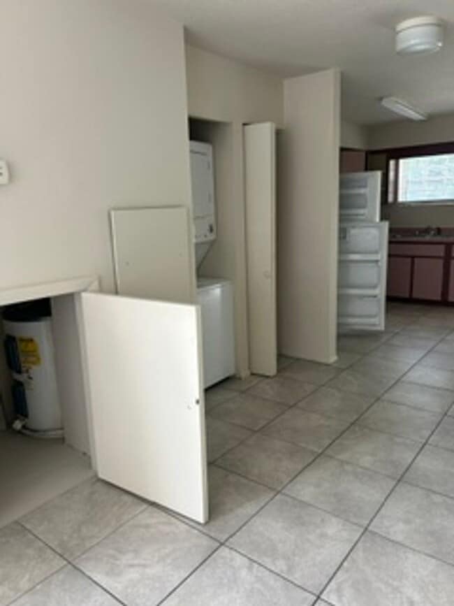 Photo - 10559 Chalmer St