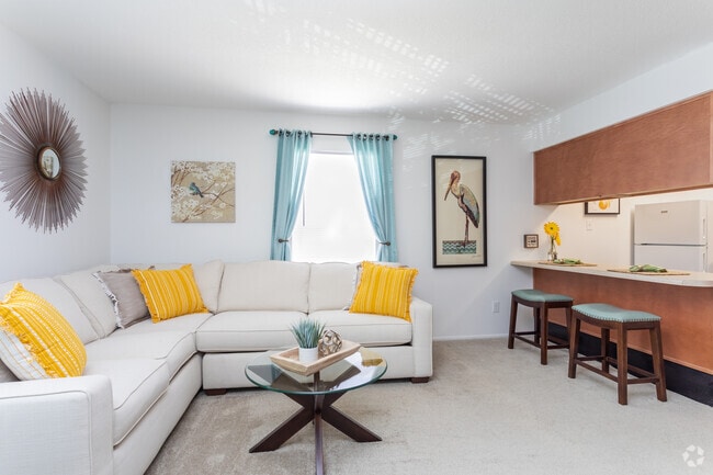 2BR, 1.5BA - 950SF - Living Area