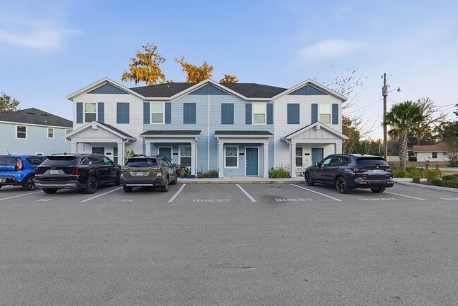 Building Photo - Available Now | Move-In Ready Rental in Prime SW Ocala Location Unit # 9