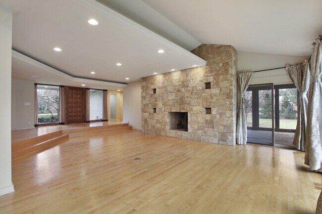 Photo - 5330 Wind Point Rd