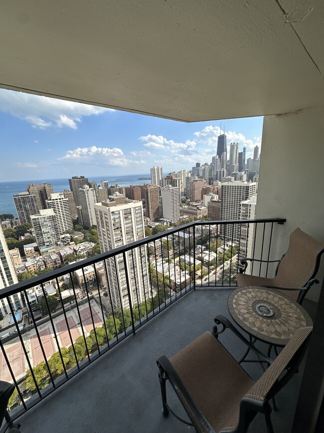 Building Photo - 1560 N Sandburg Ter Unit 4002