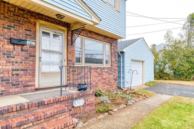 Photo - 347 Lincoln Blvd