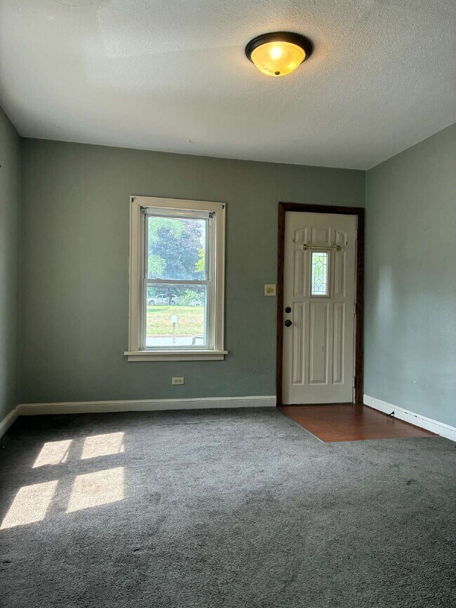 1 Bedroom, 1 Bathroom, Additional Bonus Room and Detached Garage