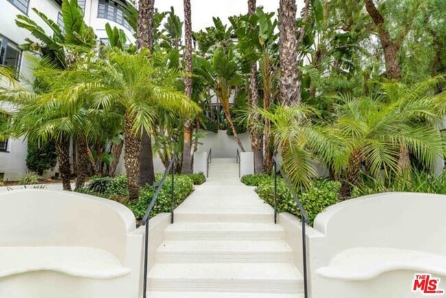 Photo - 9233 1/2 Doheny Rd