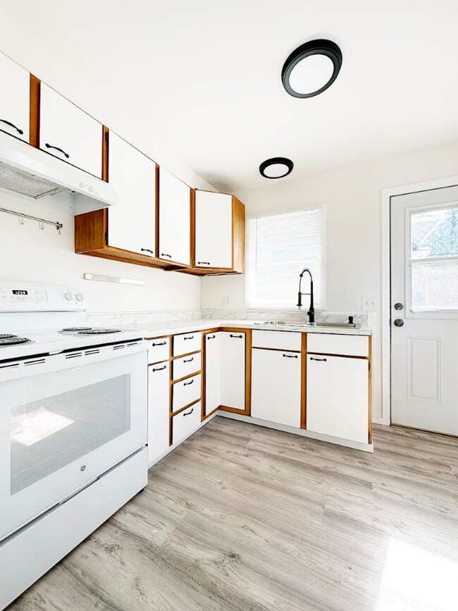 Photo - 4Bd/2Ba Seattle House