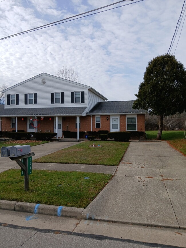 Photo - 1323 Spring Village Dr Unit 4