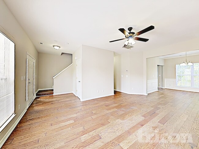 Photo - 8716 Rozumny Dr