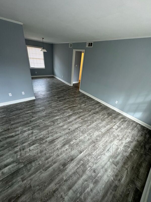 Photo - 1045 W Meadow Dr