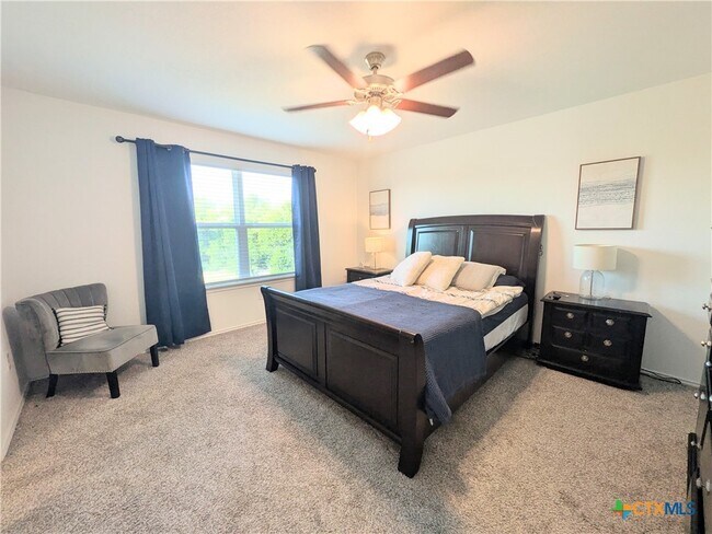 Photo - 118 Canopy Oak Rd