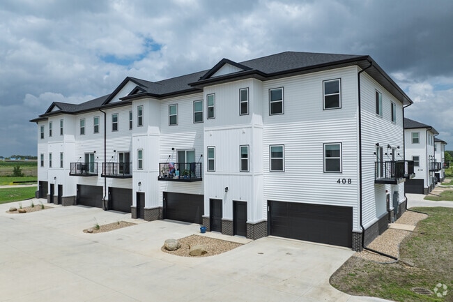 Building Photo - Twin Oaks Apartments