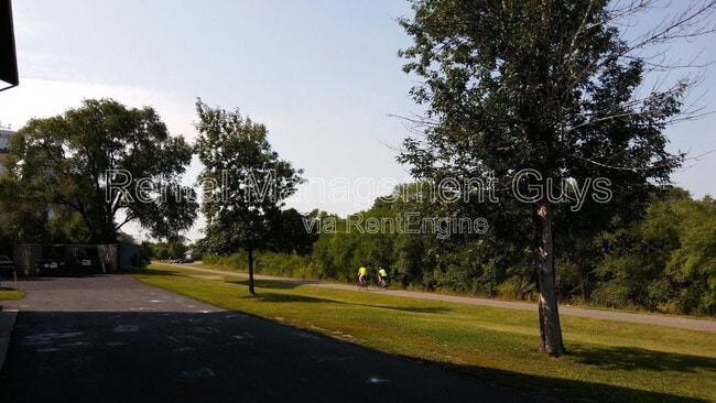 Photo - 131 Cedar Ct E Unit 304