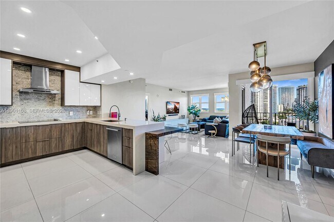 Photo - 19900 E Country Club Dr Unidad 1003