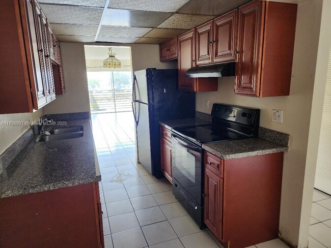 Photo - 3120 N Pine Island Rd Unidad 208 Rental