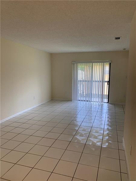 Photo - 6001 Shaker Wood Cir Unit 208