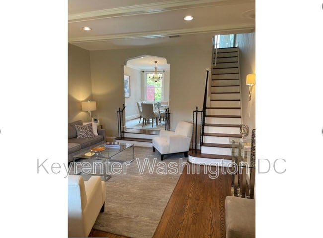 Photo - 242 Emerson St NW