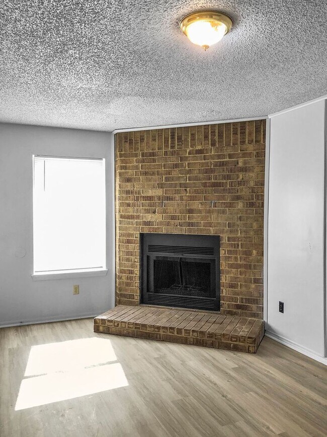 Photo - 821 N Mesquite St