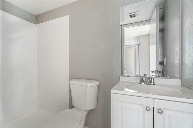 Photo - 2814 E Marconi Ave Unit 203