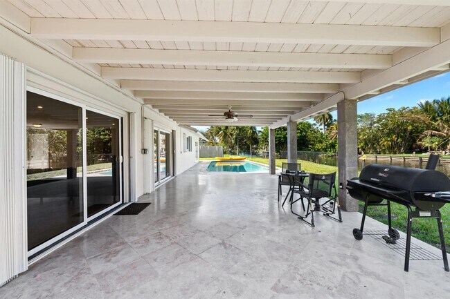 Photo - 1120 Renmar Dr