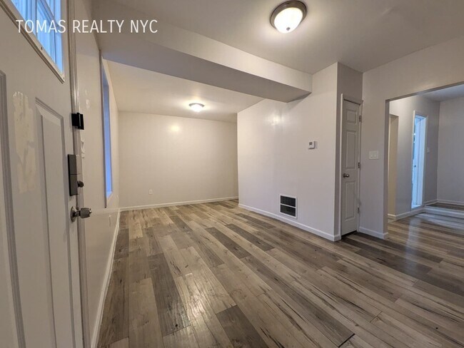 Photo - 28 Vineyard Ave