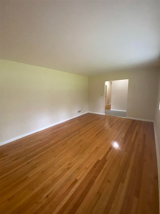 Photo - 1006 Ivanhoe Rd