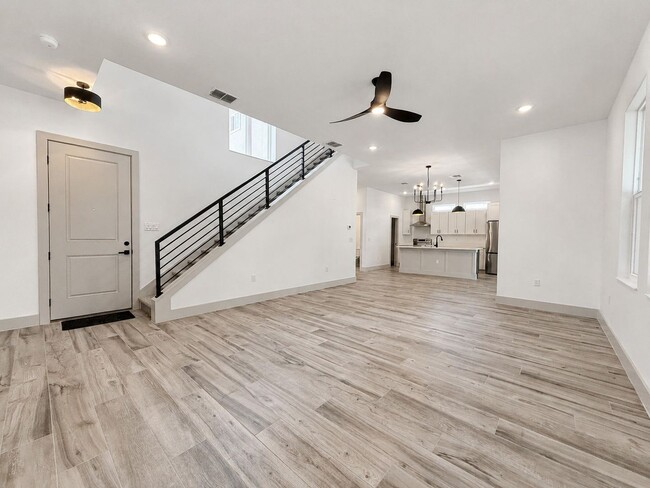 Photo - 724 Ellwood Ave