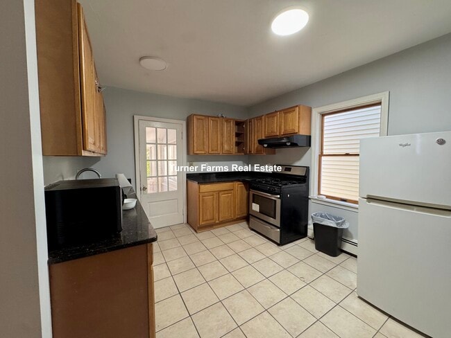 Building Photo - 40 Plymouth St Unit 2