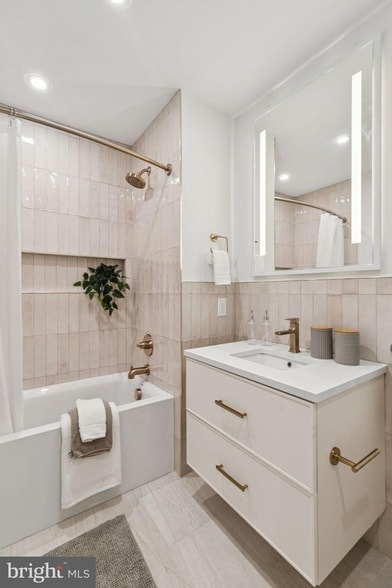 Photo - 30 W Allens Ln Unit 210