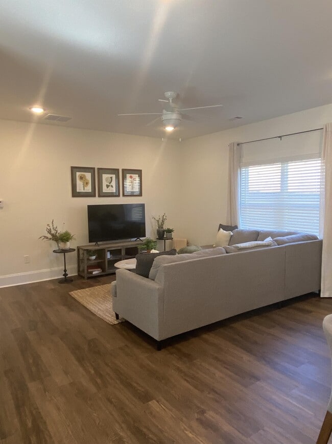 Photo - 114 Conrad Dr