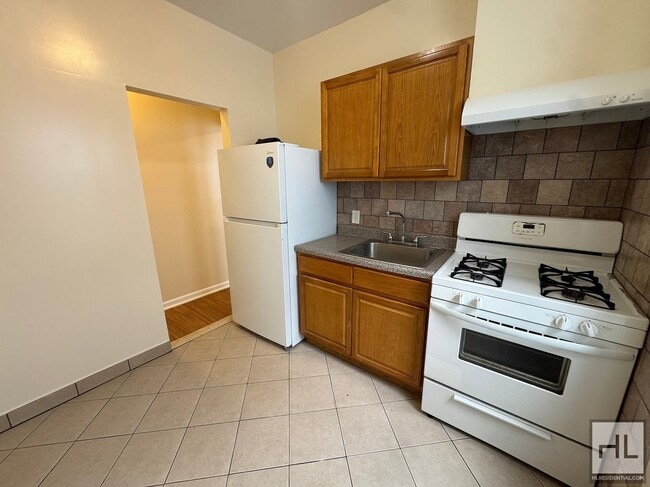 Photo - 8 AVENUE Unit 1R