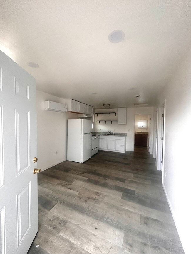 Living room & Kitchen - 105 N Curry St