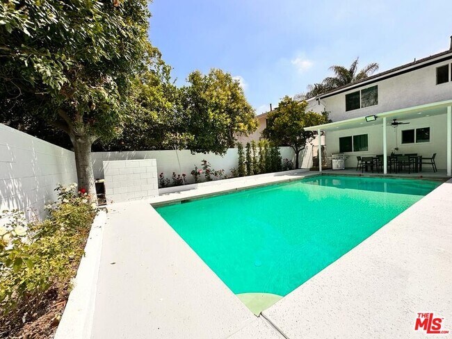 5757 Agnes Ave