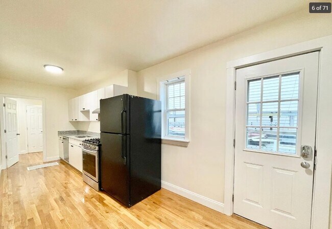 Photo - 523 E 3rd St Unit 1F