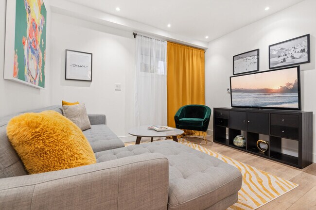 Photo - 2455 Ancaster Cres Unit SI ID1504822P