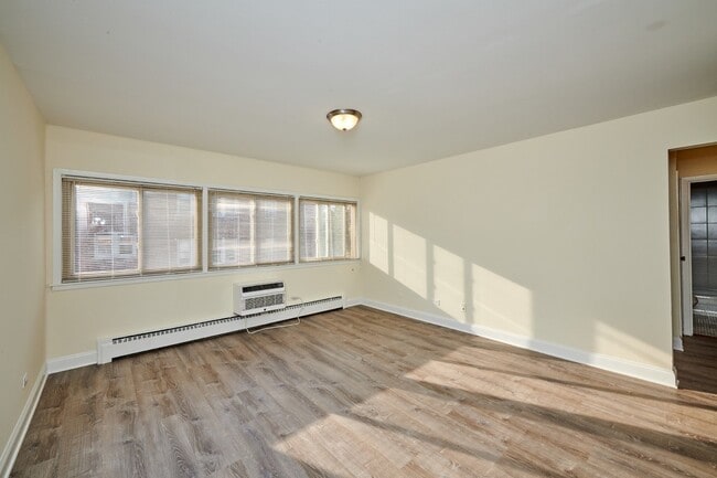 Photo - 2411 W Fargo Ave Unit 306