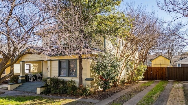 Building Photo - 210 S Rosemont Ave Rental