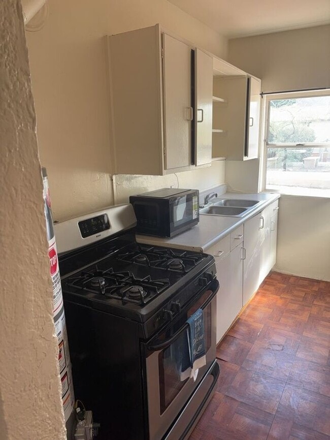 Photo - 204 W Kelso St