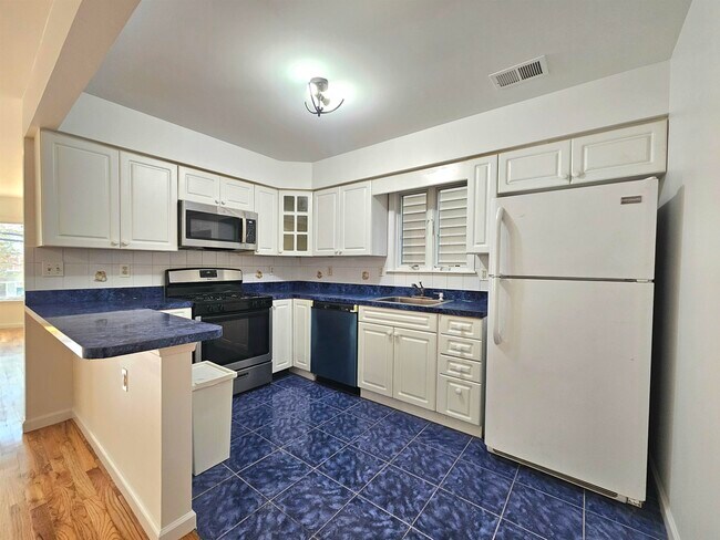 Photo - 113 Palisade Ave Unit 1