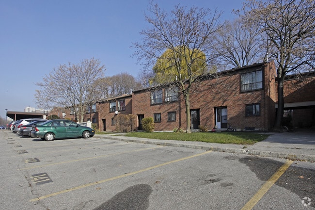 Building Photo - Cassandra Townhomes