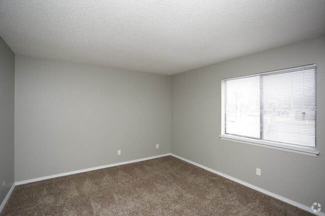 1BR, 1BA - 690 SF