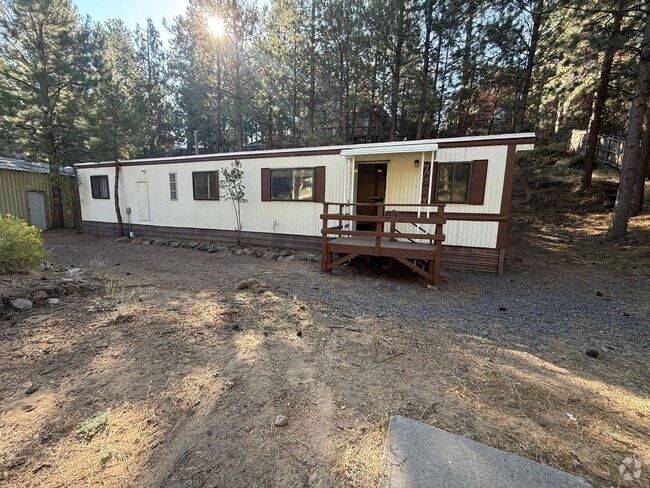 Building Photo - 2 Bed/1 Bath on Bend's Westside - Stannium... Rental