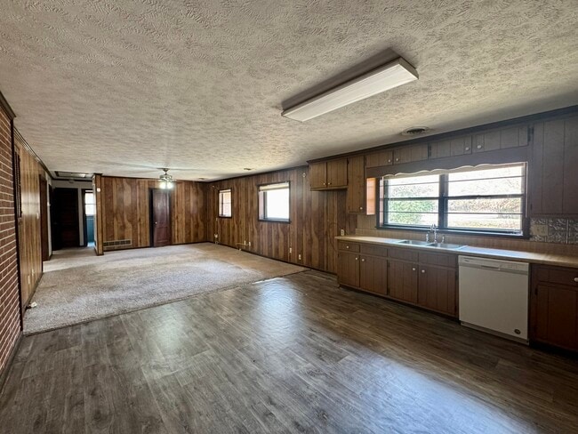 Photo - 1780 N Hl St Ext