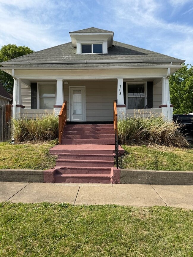 Building Photo - 703 Taylor St