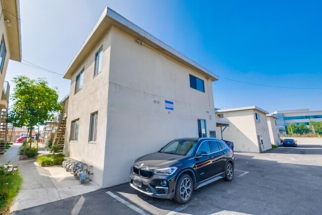 Aparcamiento - 1731 - 1745 W. 120th St.