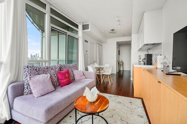 Photo - 1 Iceboat Terr Unit ID1345794P